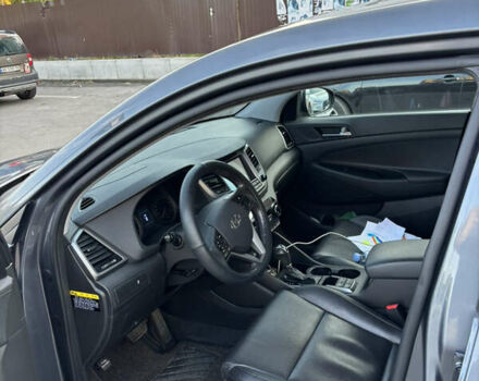 Сірий Хендай Туксон, об'ємом двигуна 2 л та пробігом 38 тис. км за 17000 $, фото 5 на Automoto.ua