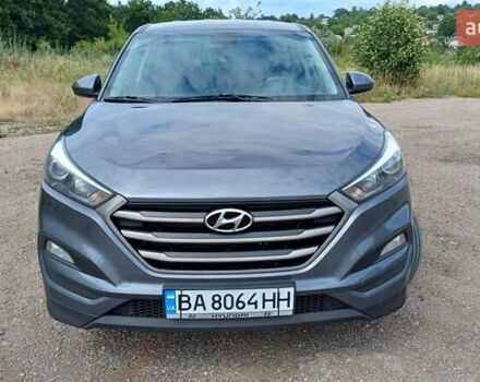 Серый Хендай Туксон, объемом двигателя 2 л и пробегом 166 тыс. км за 15000 $, фото 4 на Automoto.ua