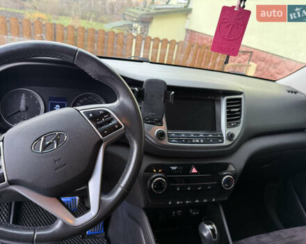 Сірий Хендай Туксон, об'ємом двигуна 2 л та пробігом 170 тис. км за 16900 $, фото 6 на Automoto.ua