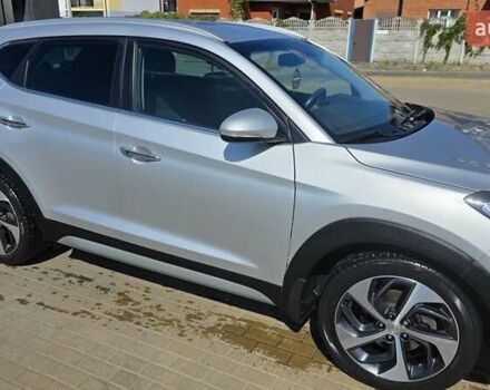 Серый Хендай Туксон, объемом двигателя 2 л и пробегом 137 тыс. км за 18900 $, фото 5 на Automoto.ua