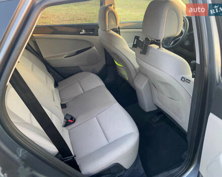 Хендай Туксон 2017 в Киеве на Automoto.ua Серый Хендай Туксон, объемом двигателя 2 л и пробегом 98 тыс. км за 12999 $, фото 8 на Automoto.ua