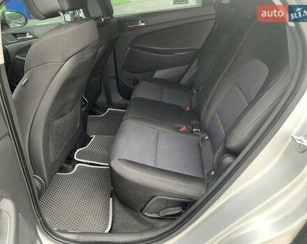 Сірий Хендай Туксон, об'ємом двигуна 2 л та пробігом 189 тис. км за 16900 $, фото 12 на Automoto.ua