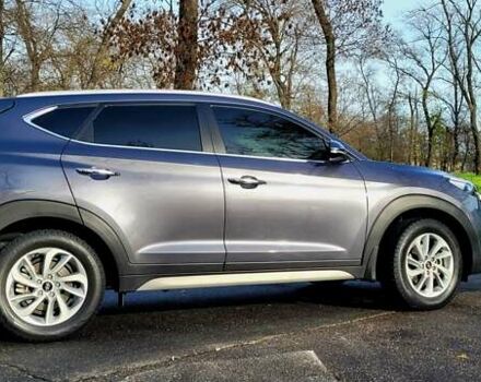 Серый Хендай Туксон, объемом двигателя 2 л и пробегом 19 тыс. км за 25000 $, фото 4 на Automoto.ua