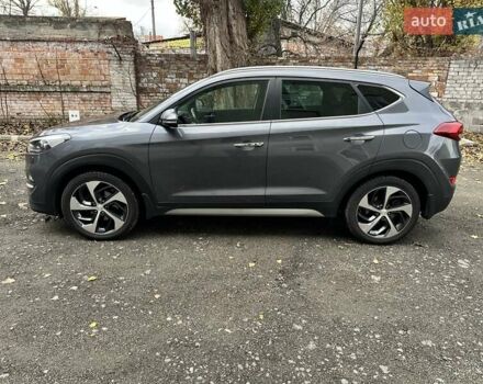 Серый Хендай Туксон, объемом двигателя 2 л и пробегом 140 тыс. км за 18200 $, фото 4 на Automoto.ua