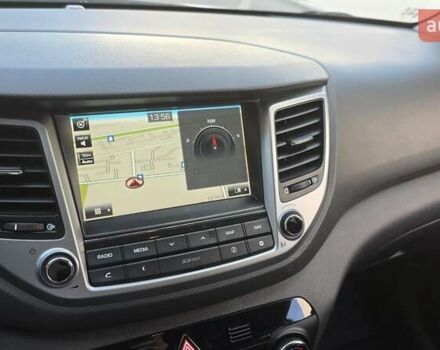 Серый Хендай Туксон, объемом двигателя 2 л и пробегом 137 тыс. км за 18900 $, фото 2 на Automoto.ua