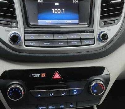 Серый Хендай Туксон, объемом двигателя 0 л и пробегом 75 тыс. км за 9400 $, фото 8 на Automoto.ua