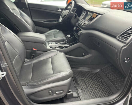 Серый Хендай Туксон, объемом двигателя 2 л и пробегом 193 тыс. км за 15300 $, фото 23 на Automoto.ua