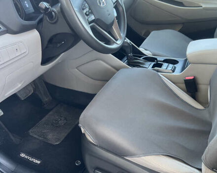 Серый Хендай Туксон, объемом двигателя 2 л и пробегом 118 тыс. км за 17200 $, фото 9 на Automoto.ua