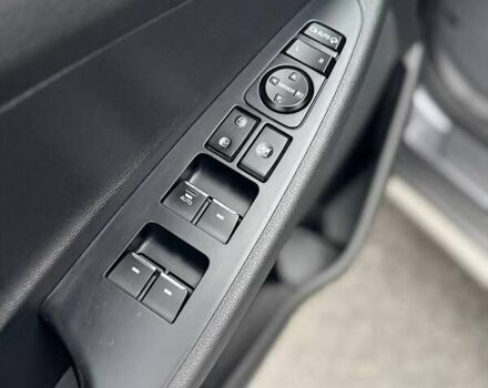 Серый Хендай Туксон, объемом двигателя 2 л и пробегом 46 тыс. км за 24500 $, фото 16 на Automoto.ua