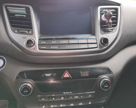 Сірий Хендай Туксон, об'ємом двигуна 2 л та пробігом 60 тис. км за 18200 $, фото 18 на Automoto.ua