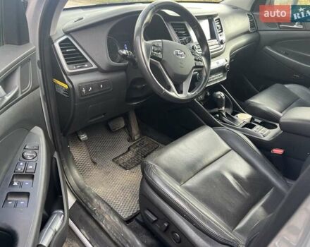 Сірий Хендай Туксон, об'ємом двигуна 2 л та пробігом 117 тис. км за 15900 $, фото 1 на Automoto.ua