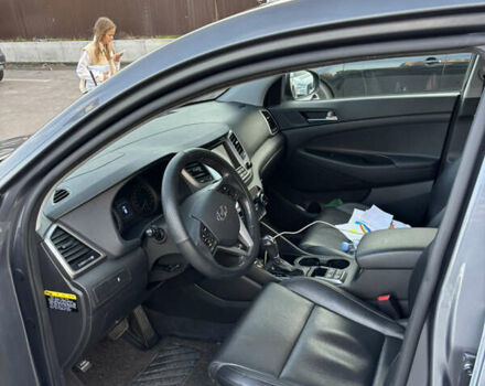 Сірий Хендай Туксон, об'ємом двигуна 2 л та пробігом 38 тис. км за 17000 $, фото 6 на Automoto.ua