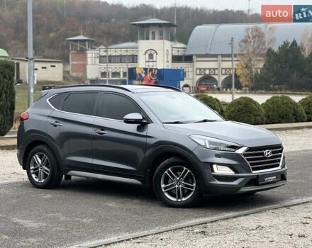 Серый Хендай Туксон, объемом двигателя 2 л и пробегом 117 тыс. км за 20600 $, фото 4 на Automoto.ua