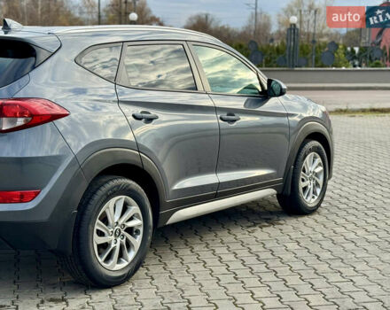 Серый Хендай Туксон, объемом двигателя 2 л и пробегом 183 тыс. км за 13750 $, фото 38 на Automoto.ua
