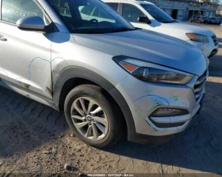 Серый Хендай Туксон, объемом двигателя 2 л и пробегом 70 тыс. км за 4000 $, фото 5 на Automoto.ua