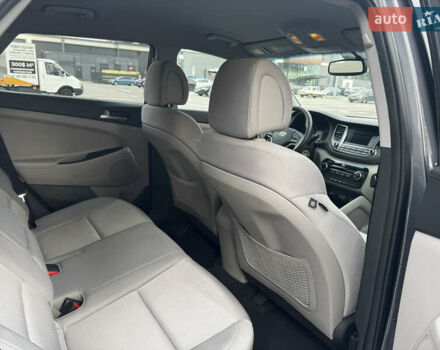 Сірий Хендай Туксон, об'ємом двигуна 2 л та пробігом 89 тис. км за 15400 $, фото 17 на Automoto.ua