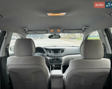 Сірий Хендай Туксон, об'ємом двигуна 2 л та пробігом 89 тис. км за 15400 $, фото 16 на Automoto.ua