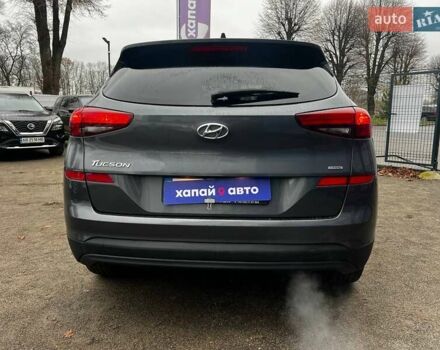 Серый Хендай Туксон, объемом двигателя 1.98 л и пробегом 139 тыс. км за 19500 $, фото 5 на Automoto.ua