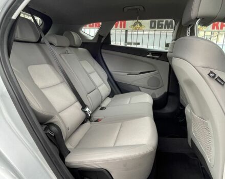 Сірий Хендай Туксон, об'ємом двигуна 2 л та пробігом 150 тис. км за 17999 $, фото 11 на Automoto.ua