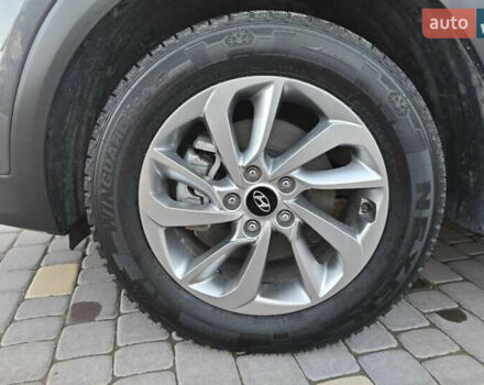 Серый Хендай Туксон, объемом двигателя 2 л и пробегом 68 тыс. км за 15500 $, фото 26 на Automoto.ua