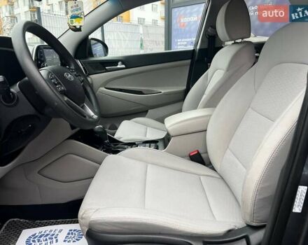 Серый Хендай Туксон, объемом двигателя 1.98 л и пробегом 139 тыс. км за 19500 $, фото 13 на Automoto.ua