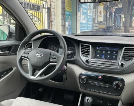 Сірий Хендай Туксон, об'ємом двигуна 2 л та пробігом 150 тис. км за 17999 $, фото 15 на Automoto.ua