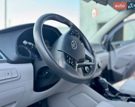 Сірий Хендай Туксон, об'ємом двигуна 2 л та пробігом 184 тис. км за 13950 $, фото 78 на Automoto.ua