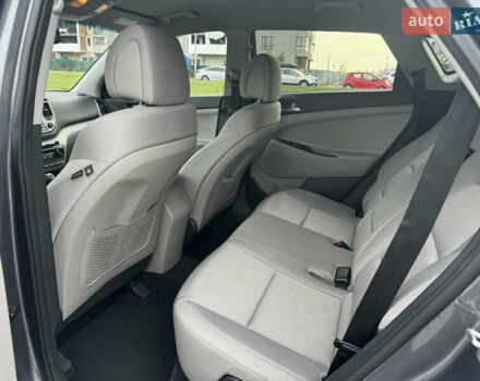 Сірий Хендай Туксон, об'ємом двигуна 2 л та пробігом 89 тис. км за 15400 $, фото 14 на Automoto.ua