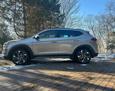 Серый Хендай Туксон, объемом двигателя 2 л и пробегом 96 тыс. км за 10000 $, фото 4 на Automoto.ua