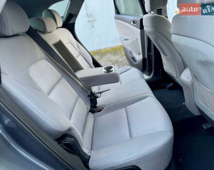 Сірий Хендай Туксон, об'ємом двигуна 2 л та пробігом 184 тис. км за 13950 $, фото 71 на Automoto.ua