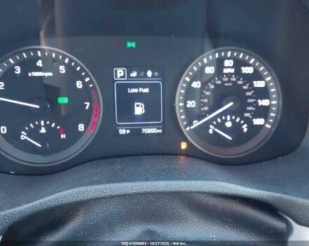 Серый Хендай Туксон, объемом двигателя 2 л и пробегом 70 тыс. км за 4000 $, фото 6 на Automoto.ua