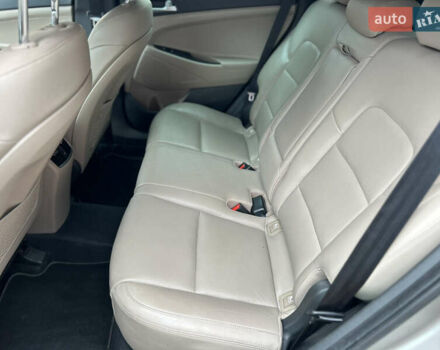 Серый Хендай Туксон, объемом двигателя 0 л и пробегом 219 тыс. км за 19499 $, фото 19 на Automoto.ua