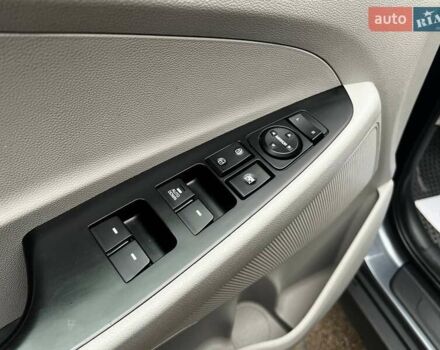 Серый Хендай Туксон, объемом двигателя 1.98 л и пробегом 139 тыс. км за 19500 $, фото 8 на Automoto.ua