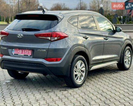 Серый Хендай Туксон, объемом двигателя 2 л и пробегом 183 тыс. км за 13750 $, фото 4 на Automoto.ua