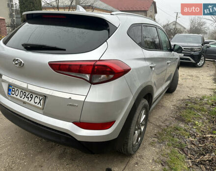 Серый Хендай Туксон, объемом двигателя 2 л и пробегом 130 тыс. км за 15500 $, фото 3 на Automoto.ua