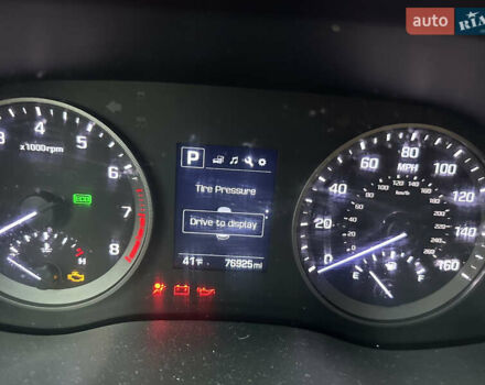 Серый Хендай Туксон, объемом двигателя 2 л и пробегом 130 тыс. км за 15500 $, фото 6 на Automoto.ua