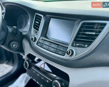 Сірий Хендай Туксон, об'ємом двигуна 2 л та пробігом 184 тис. км за 13950 $, фото 65 на Automoto.ua