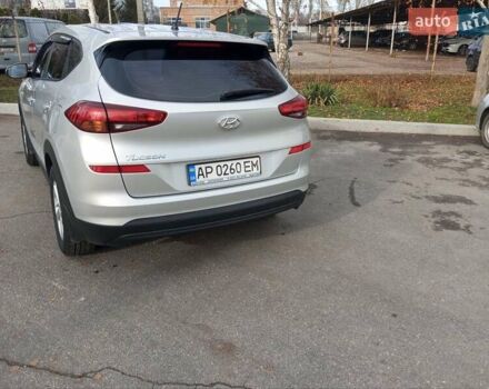 Сірий Хендай Туксон, об'ємом двигуна 2 л та пробігом 152 тис. км за 18000 $, фото 2 на Automoto.ua