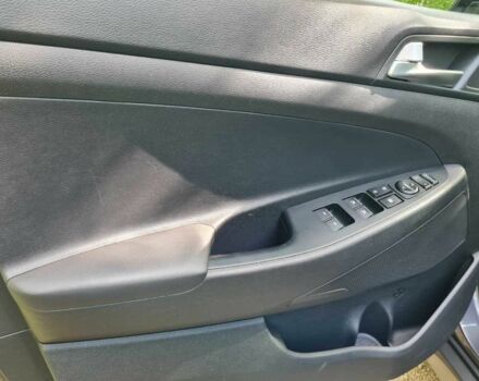 Серый Хендай Туксон, объемом двигателя 2 л и пробегом 168 тыс. км за 18400 $, фото 9 на Automoto.ua