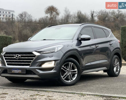 Серый Хендай Туксон, объемом двигателя 2 л и пробегом 117 тыс. км за 20600 $, фото 2 на Automoto.ua