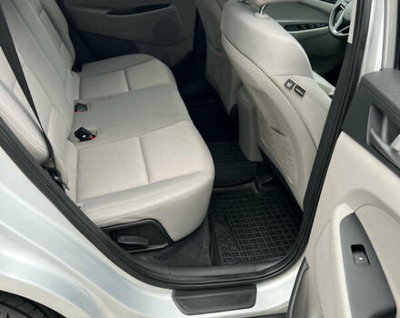 Серый Хендай Туксон, объемом двигателя 2 л и пробегом 123 тыс. км за 14999 $, фото 18 на Automoto.ua