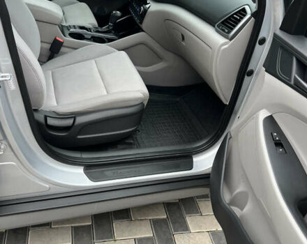 Серый Хендай Туксон, объемом двигателя 2 л и пробегом 123 тыс. км за 14999 $, фото 19 на Automoto.ua