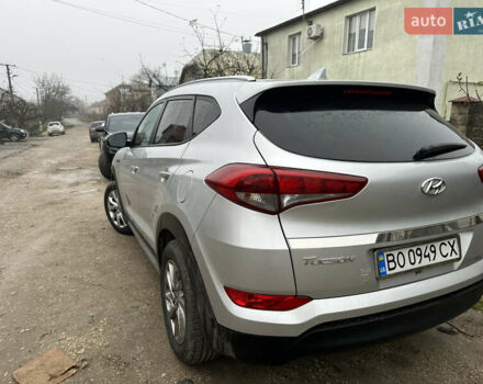 Серый Хендай Туксон, объемом двигателя 2 л и пробегом 130 тыс. км за 15500 $, фото 2 на Automoto.ua