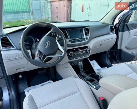 Сірий Хендай Туксон, об'ємом двигуна 2 л та пробігом 184 тис. км за 13950 $, фото 76 на Automoto.ua