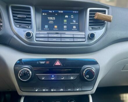 Хендай Туксон 2018 в Киеве на Automoto.ua Серый Хендай Туксон, объемом двигателя 2 л и пробегом 217 тыс. км за 14600 $, фото 7 на Automoto.ua