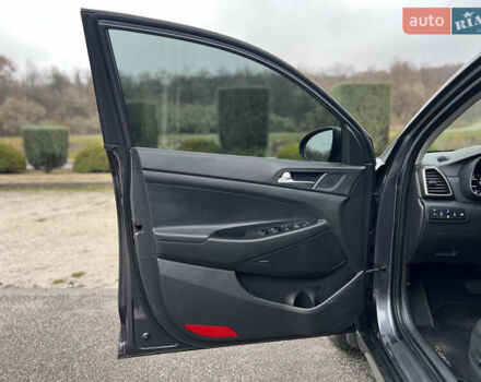 Серый Хендай Туксон, объемом двигателя 2 л и пробегом 117 тыс. км за 20600 $, фото 47 на Automoto.ua