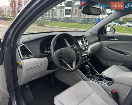 Сірий Хендай Туксон, об'ємом двигуна 2 л та пробігом 89 тис. км за 15400 $, фото 13 на Automoto.ua