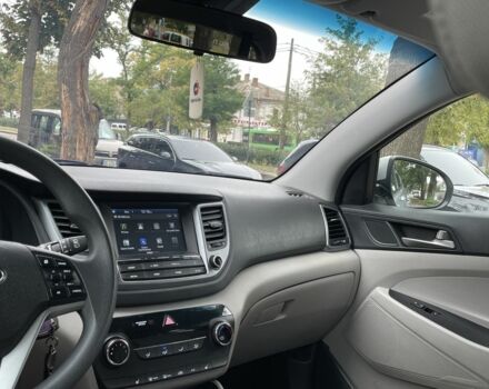 Сірий Хендай Туксон, об'ємом двигуна 2 л та пробігом 150 тис. км за 17999 $, фото 16 на Automoto.ua