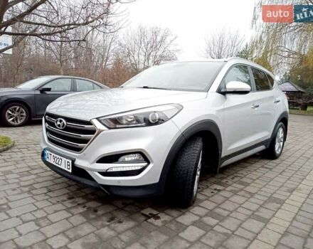 Сірий Хендай Туксон, об'ємом двигуна 2 л та пробігом 61 тис. км за 21900 $, фото 3 на Automoto.ua