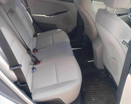 Серый Хендай Туксон, объемом двигателя 1.6 л и пробегом 135 тыс. км за 13700 $, фото 3 на Automoto.ua